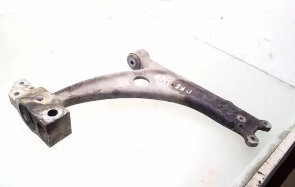 Volkswagen PASSAT B6 Front lower control arm/wishbone 3C0407153B