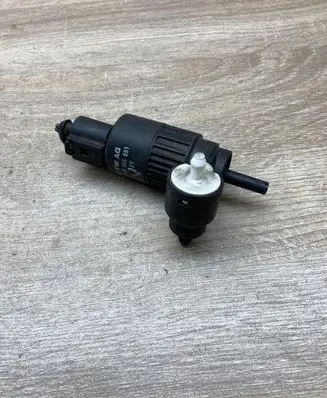 Volkswagen Touareg I Windscreen/windshield washer pump 1J6955651