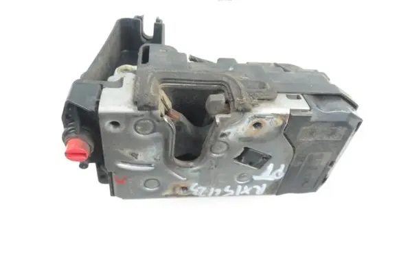 Opel Zafira B Rear door lock 13210739