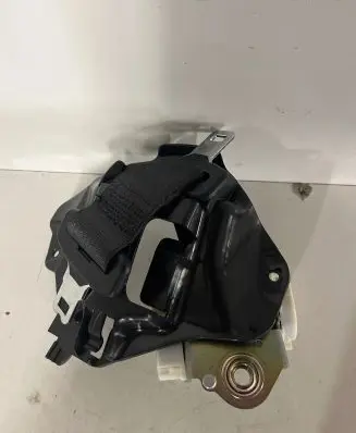 Middle seatbelt (rear)