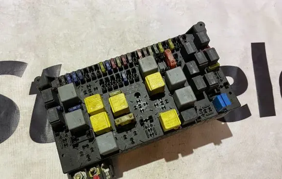Mercedes-Benz ML W163 Fuse module a1635450205 1635450205