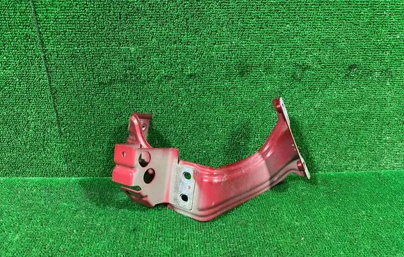 Volkswagen Caddy Fender mounting bracket 2K7821135