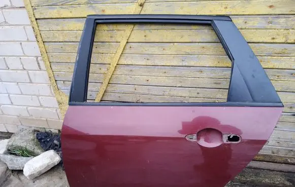 Nissan Primera Front door