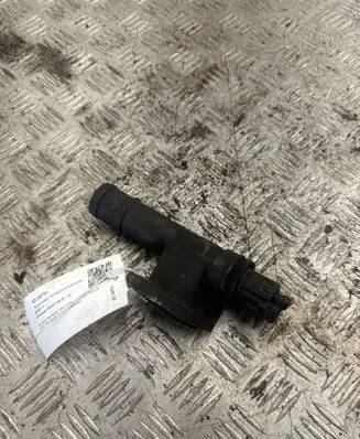 Volkswagen PASSAT B6 Thermostat/thermostat housing 