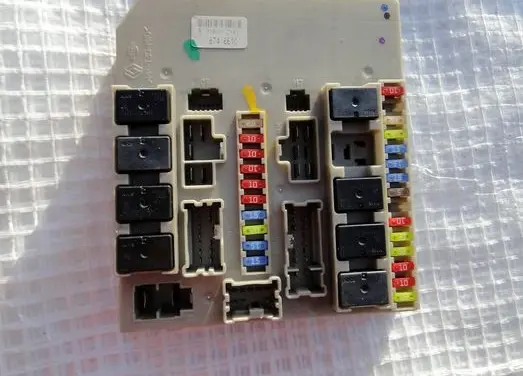 Renault Clio III BSM Control unit 674661C 10B012143