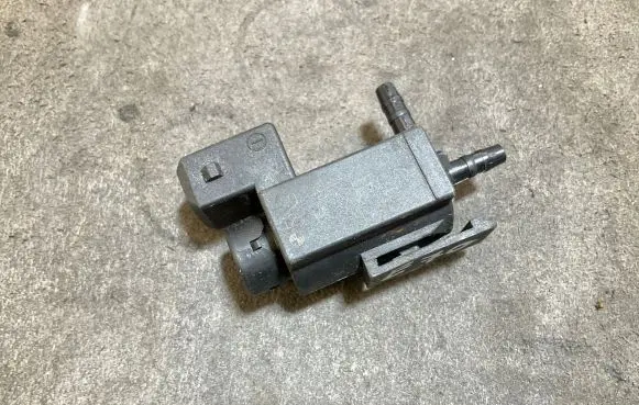 BMW X5 E70 Turbo solenoid valve 70231800 7810831 09T343