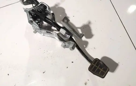 Opel Zafira A Clutch pedal 