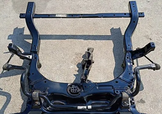 Engine mounting bracket