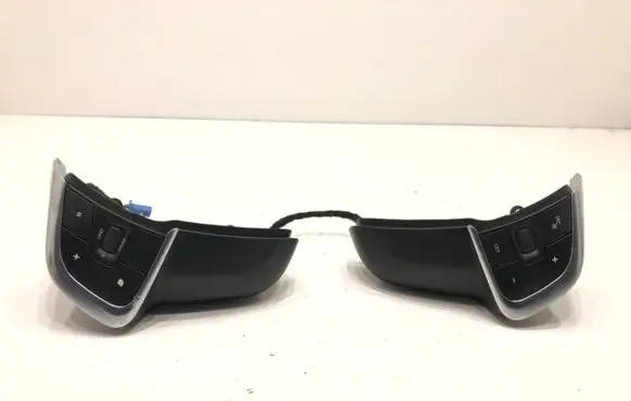 Steering wheel buttons/switches