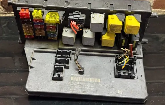 Mercedes-Benz Sprinter W906 SAM control unit A9069004700 A9069027500 A9069011500