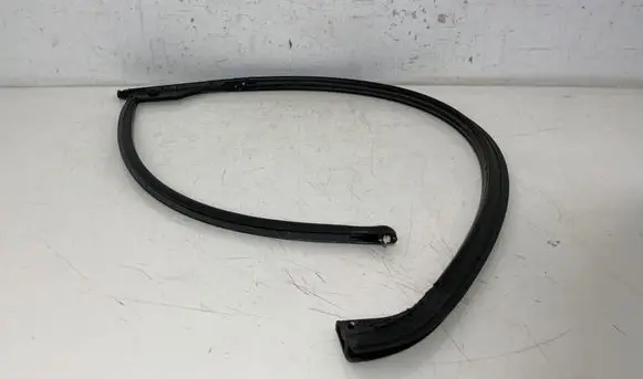 Mercedes-Benz Vito Viano W447 Front door rubber seal A4477200154