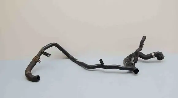 Engine coolant pipe/hose