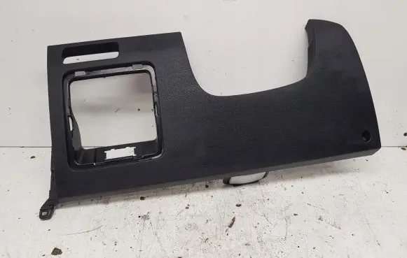 KIA Sorento Dashboard lower bottom trim panel 