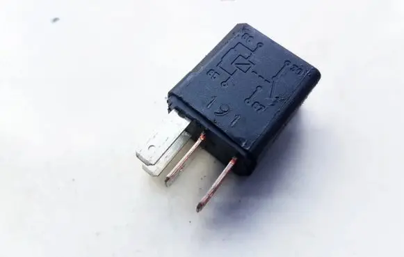 Opel Zafira A Other relay 24432680