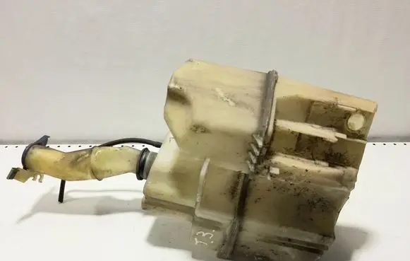 Volvo XC70 Windshield washer fluid reservoir/tank