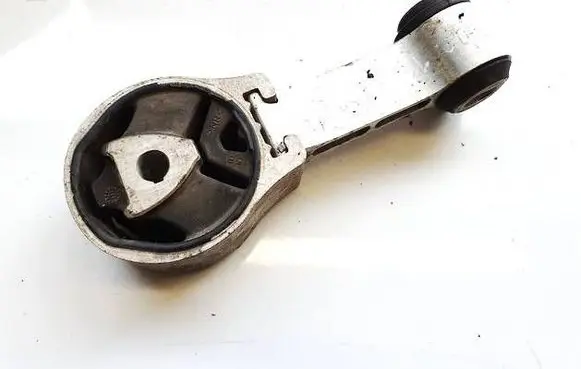 Engine mount bracket