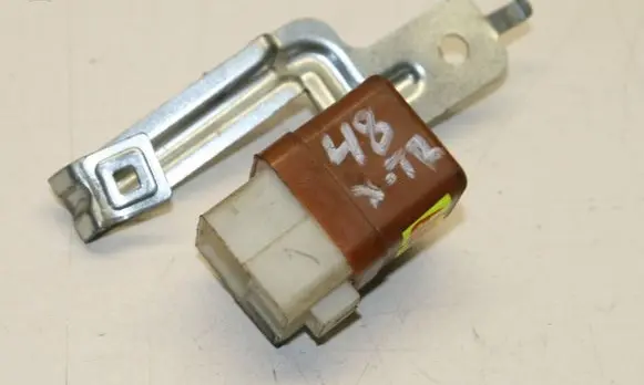 Nissan Almera Tino Other relay 2523079964