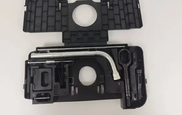 Audi A5 8T 8F Tool set 8T8813685