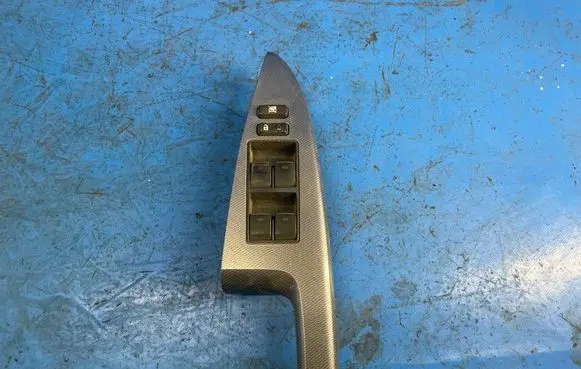 Toyota Venza Electric window control switch 8404006020