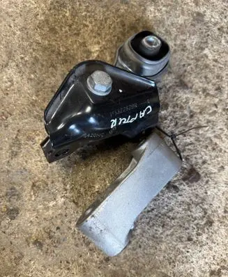 Renault Captur II Engine mount bracket 113322829R 113321019R