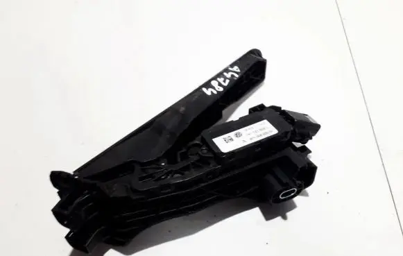 Volkswagen Jetta V Accelerator throttle pedal 1K1721503L