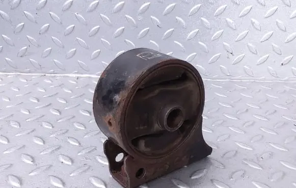 Engine mount bracket