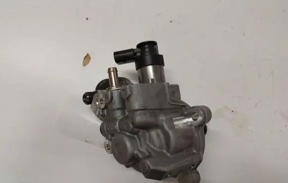 Mercedes-Benz E W213 Fuel injection high pressure pump A6540704301