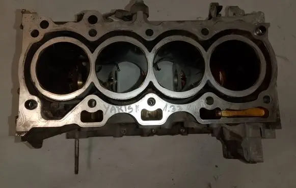 Toyota Yaris Engine block 