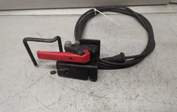 Citroen Berlingo Engine bonnet (hood) release handle