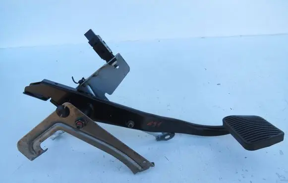 Volvo XC70 Brake pedal 
