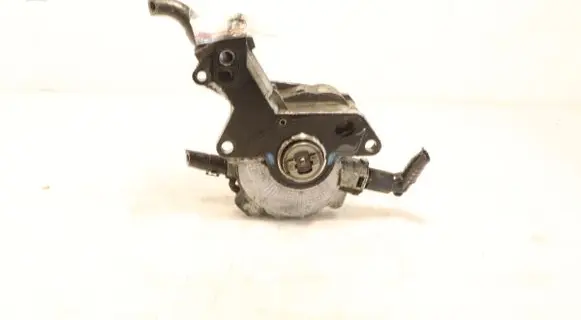Volkswagen Touran I Vacuum pump