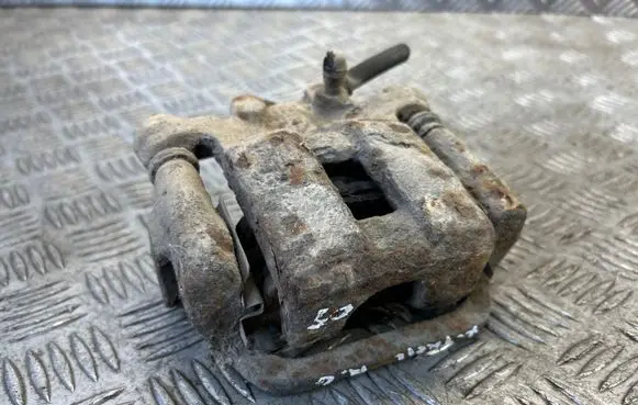 Nissan X-Trail T30 Rear brake caliper