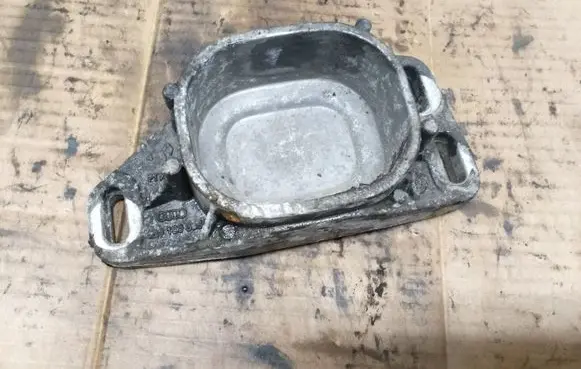 Audi A4 S4 B6 8E 8H Engine mounting bracket