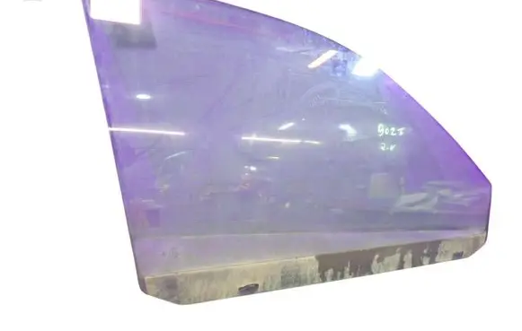 Audi A4 S4 B5 8D Front door window glass four-door 