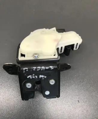 Mazda 3 II Tailgate/trunk/boot lock/catch/latch B6724 C6728