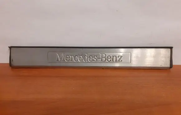 Mercedes-Benz E W210 Side skirt rear trim 2106800535 10614