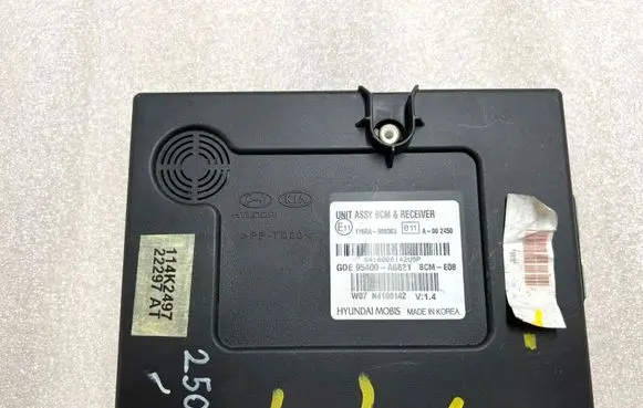 Hyundai i30 Air suspension control unit module (rear) 
