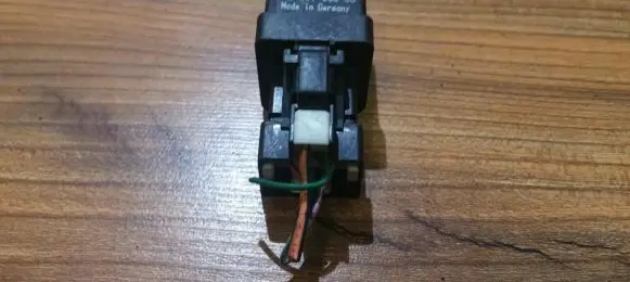 Nissan Primera Other relay 285319F910 5WD007003-036