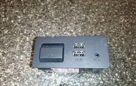 Mazda CX-3 USB socket connector D09H669U0