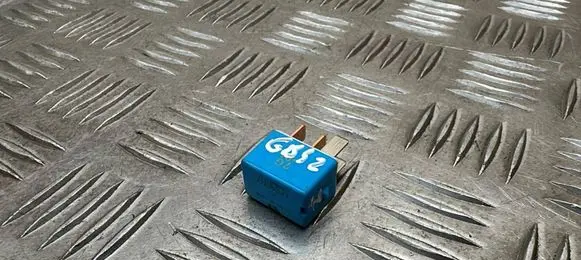Toyota Previa (XR30, XR40) II Other relay 9098702027