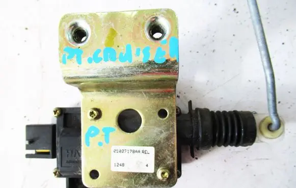 Chrysler PT Cruiser Central locking motor 05067138AB