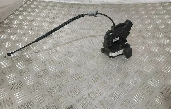 Volvo S40 Front door lock 30699167