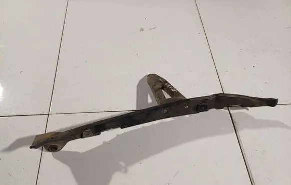 Rear bumper mounting bracket