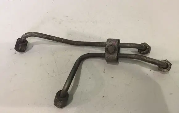Toyota Avensis T270 Fuel injector supply line/pipe 