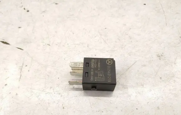 Mercedes-Benz C W203 Cruise control relay A0025421219 0025421219