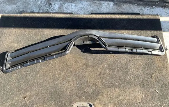 Toyota Auris 150 Front bumper upper radiator grill 