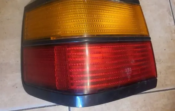 Volkswagen PASSAT B3 Rear/tail lights 357945111