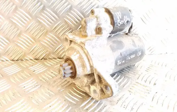 Volkswagen Golf IV Starter motor 0001121006 020911023F