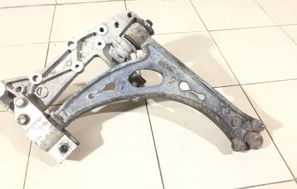 Volkswagen Polo IV 9N3 Front lower control arm/wishbone