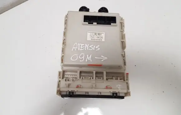 Toyota Avensis T270 Fuse box set 8273005140C 15418K26